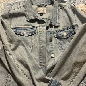 Universal thread jean jacket, runs a little small. Worn only once